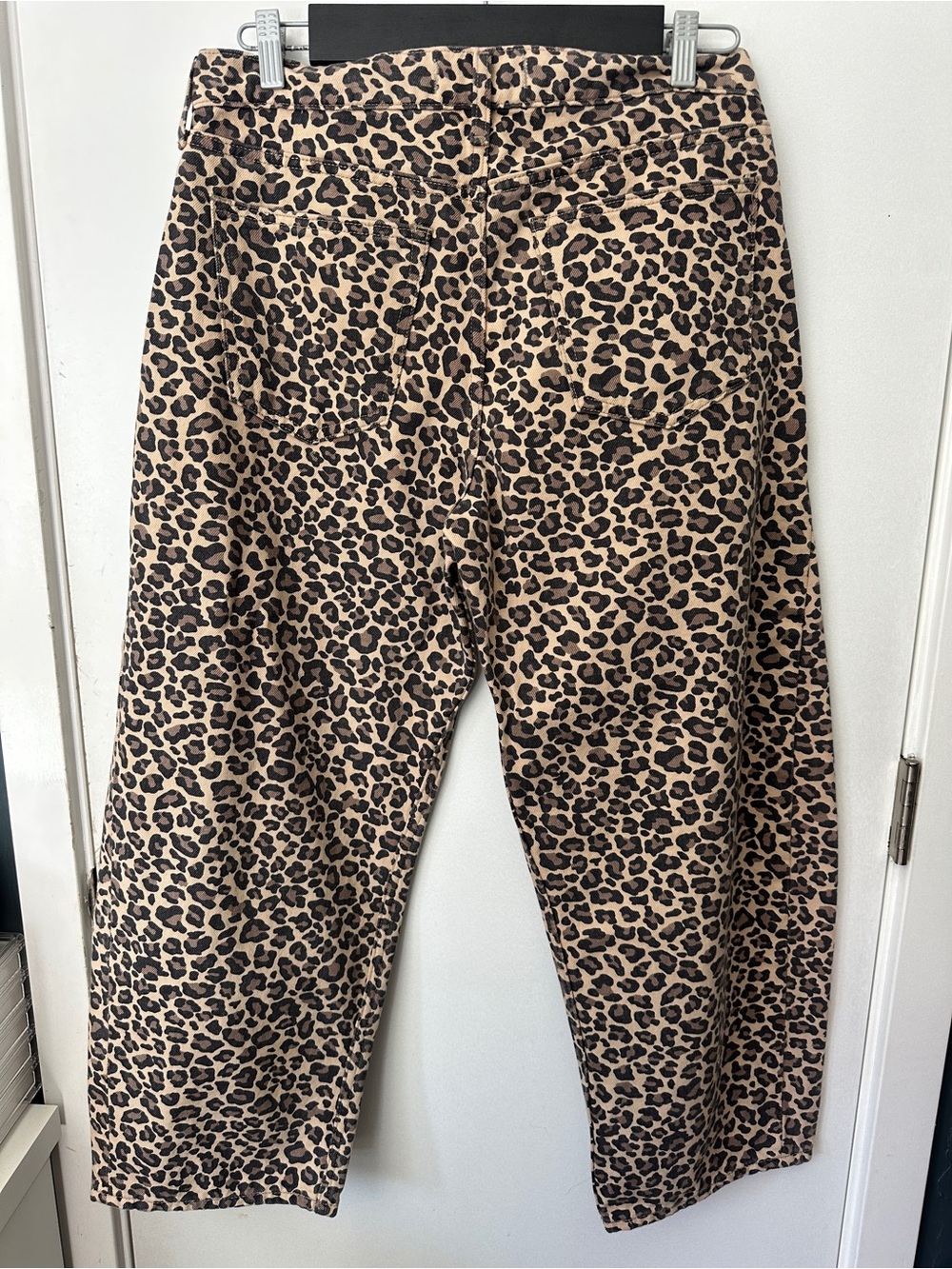 Abercrombie & Fitch Leopard Print Ankle Cropped Jeans in Beige and Brown - Picture 7 of 7